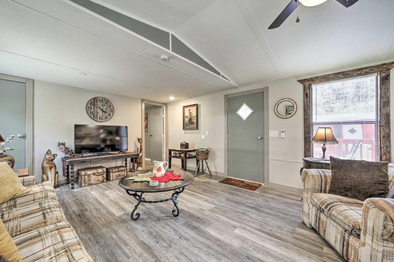 Smoky Mountain Vacation Rental With Hot Tub And Kayaks Whittier Exterior photo