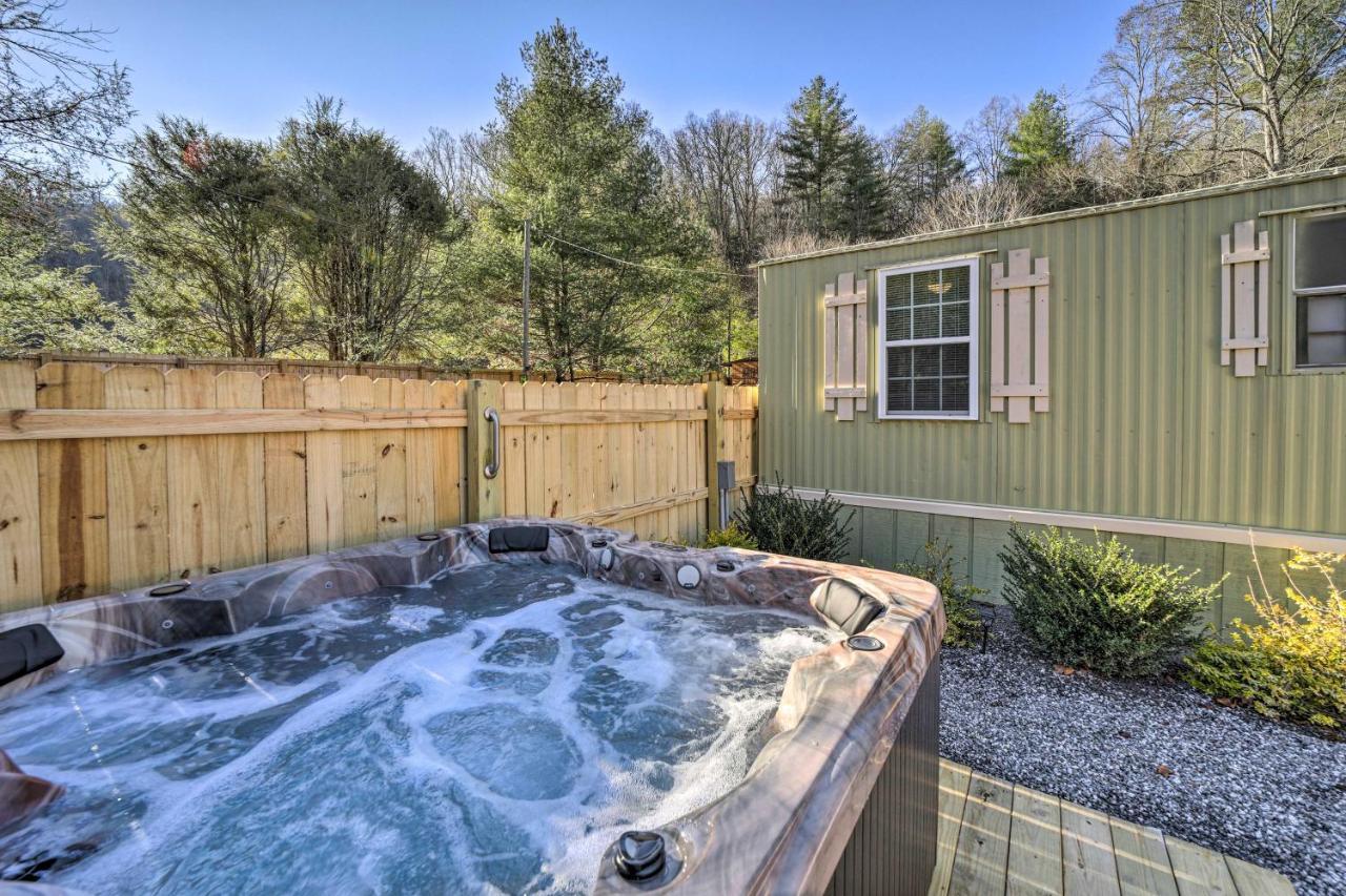 Smoky Mountain Vacation Rental With Hot Tub And Kayaks Whittier Exterior photo