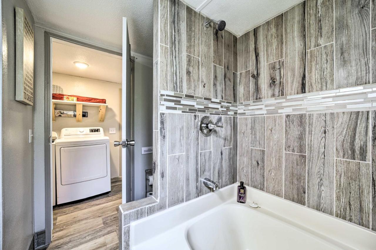 Smoky Mountain Vacation Rental With Hot Tub And Kayaks Whittier Exterior photo
