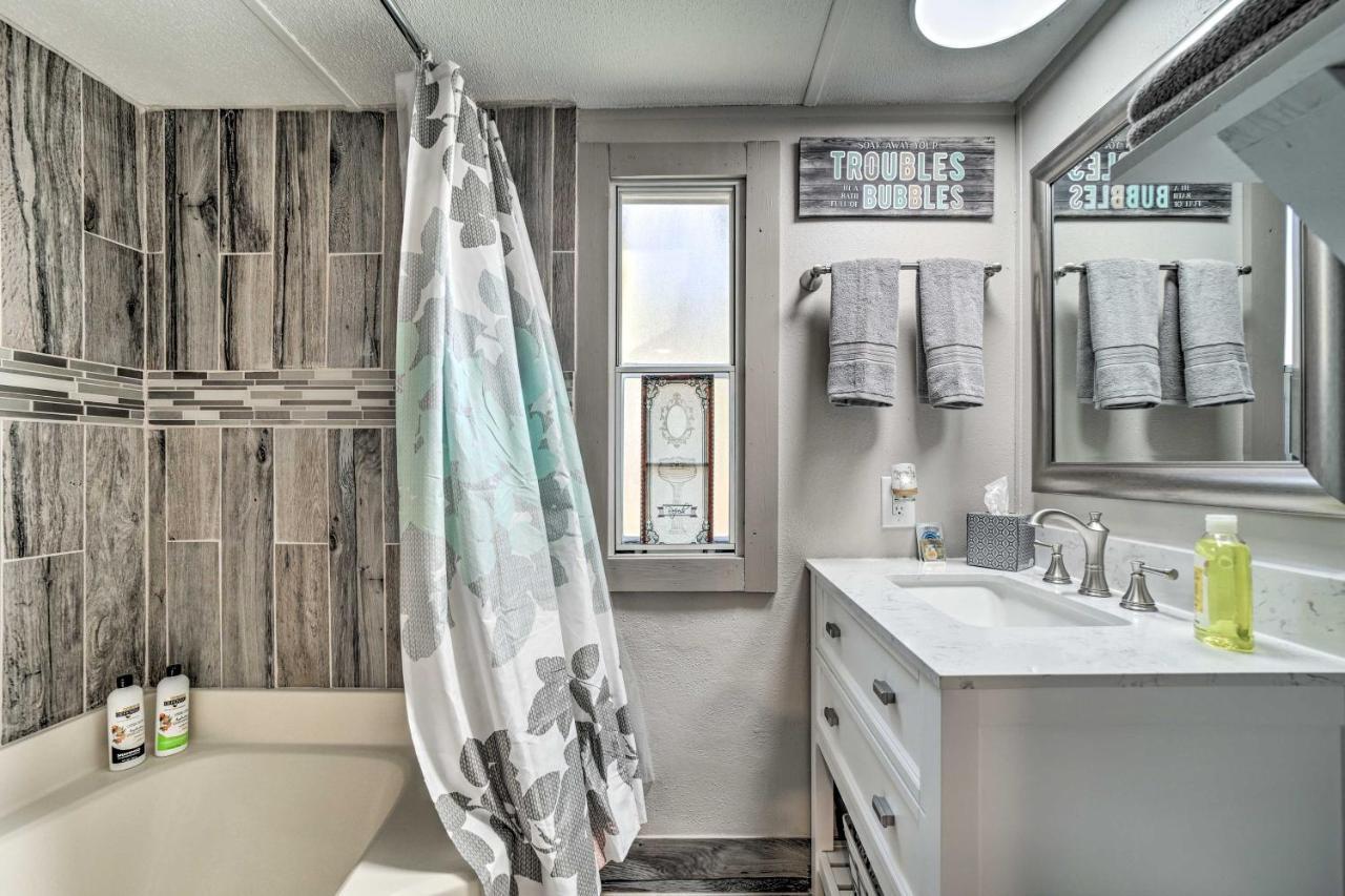 Smoky Mountain Vacation Rental With Hot Tub And Kayaks Whittier Exterior photo