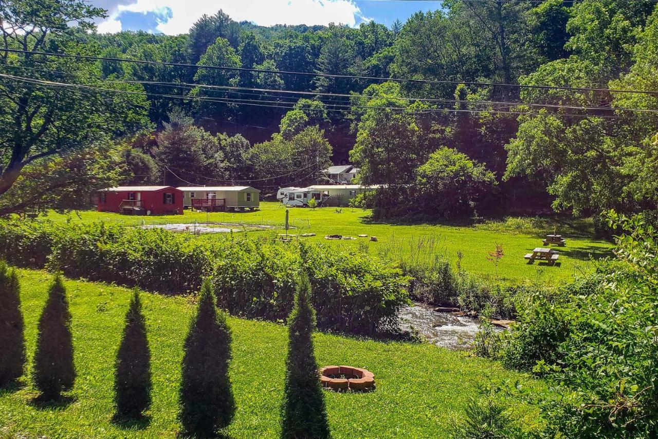 Smoky Mountain Vacation Rental With Hot Tub And Kayaks Whittier Exterior photo